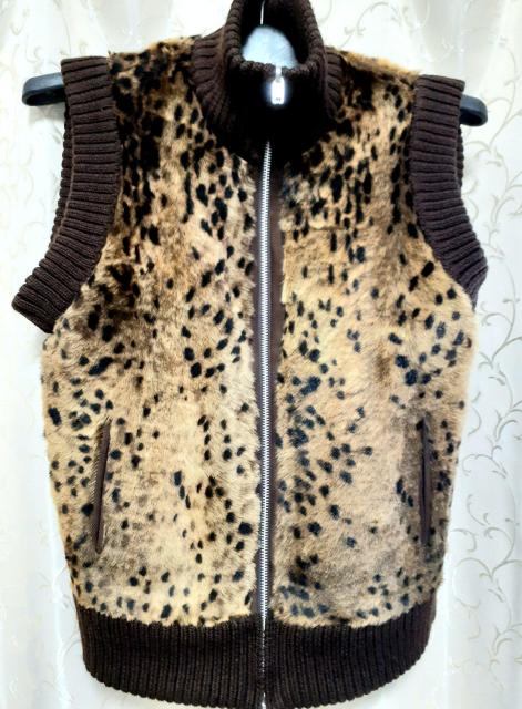 ヴィンテージイタリア(Sun―Vavila)のラム毛皮のリバーシブル仕様のベスト < 女性ファッション ヴィンテージイタリア(Sun―Vavila)のラム毛皮のリバーシブル仕様のベスト < 女性ファッションの