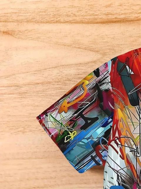 超お買い得990円★メンズ バイブラントアブストラクトアートプリントTシャツ USAサイズS(日本サイズL相当) < 男性ファッション  超お買い得990円★メンズ バイブラントアブストラクトアートプリントTシャツ USAサイズS(日本サイズL相当) < 男性ファッションの