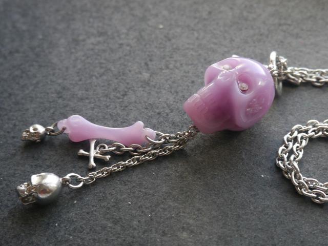 新品 ドクロ骸骨スカル ボーンネックレス 紫系 ゴスパンク ロック系 ハロウィン < 女性アクセサリー/時計  新品 ドクロ骸骨スカル ボーンネックレス 紫系 ゴスパンク ロック系 ハロウィン < 女性アクセサリー/時計の