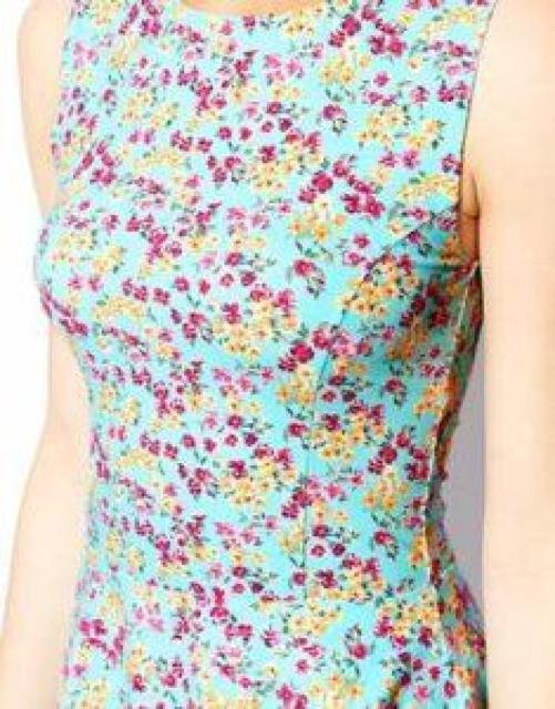 水色カラフル小花のペプラムタンクトップ5号XS < 女性ファッション  水色カラフル小花のペプラムタンクトップ5号XS < 女性ファッションの