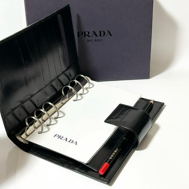 ���i PRADA �v���_ �A�h���X�� �蒠�P�[�X ���U�[ �u���b�N ���K�i �� �u�����h�� 
