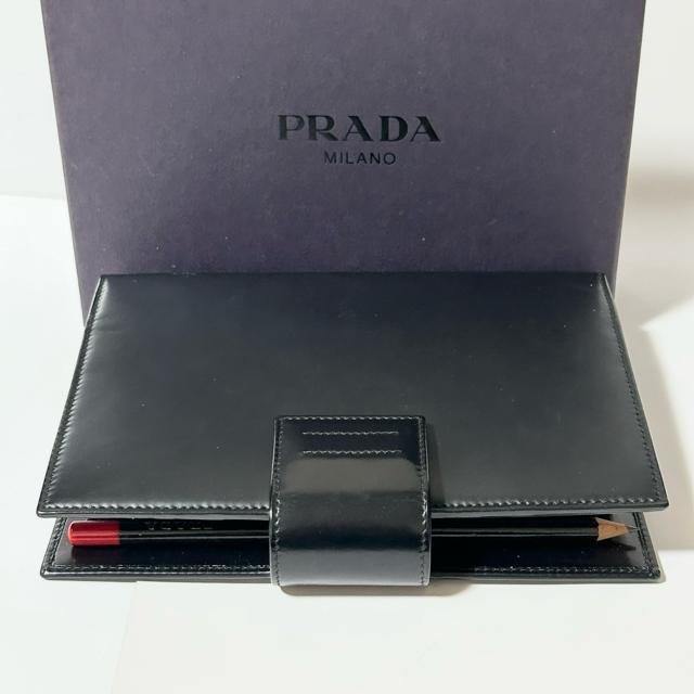 ���i PRADA �v���_ �A�h���X�� �蒠�P�[�X ���U�[ �u���b�N ���K�i �� �u�����h�� 