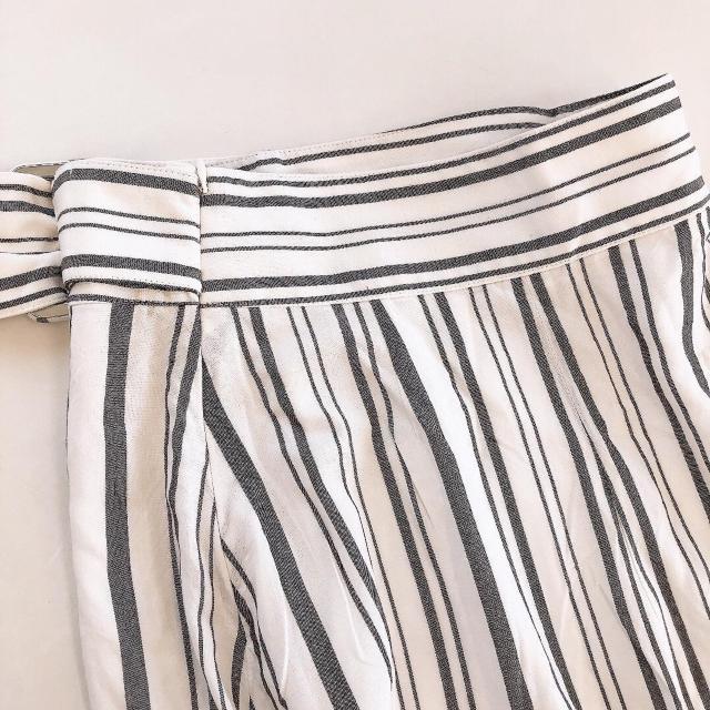 ◆Mila Owen/ミラオーウェン◆ベルト付スカート風ワイドパンツ★ストライプ0サイズ*夏秋コーデ♪美品 < ブランド  ◆Mila Owen/ミラオーウェン◆ベルト付スカート風ワイドパンツ★ストライプ0サイズ*夏秋コーデ♪美品 < ブランドの