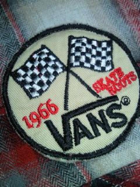 VANS ヴァンズ ネルシャツ シャツ レッド ホワイト ブラック Lサイズ 柔らか ワッペン < ブランド  VANS ヴァンズ ネルシャツ シャツ レッド ホワイト ブラック Lサイズ 柔らか ワッペン  < ブランドの