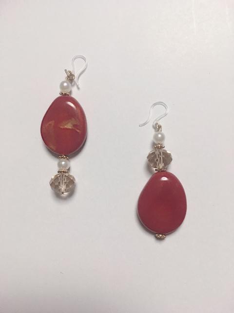 アレルギー対策●アシンメトリーMix樹脂ピアス●ワインレッド パール < 女性アクセサリー/時計 アレルギー対策●アシンメトリーMix樹脂ピアス●ワインレッド パール < 女性アクセサリー/時計の