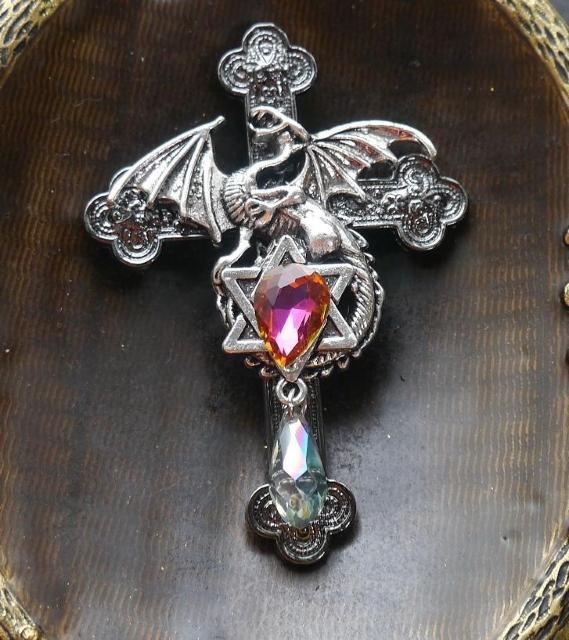 新品アンティーク調ガーゴイルと六芒星の十字架ブローチ < 女性アクセサリー/時計  新品アンティーク調ガーゴイルと六芒星の十字架ブローチ  < 女性アクセサリー/時計の