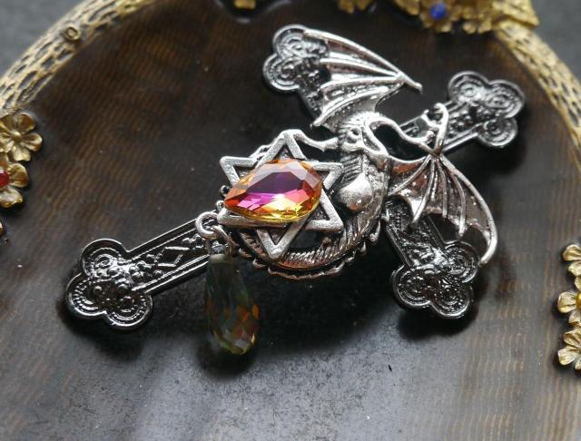 新品アンティーク調ガーゴイルと六芒星の十字架ブローチ < 女性アクセサリー/時計  新品アンティーク調ガーゴイルと六芒星の十字架ブローチ < 女性アクセサリー/時計の