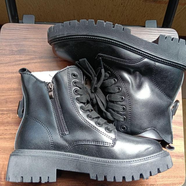 新品 22.5cm レディース ブーツ ブラック 厚底 シューズ ショートブーツ < 女性ファッション  新品 22.5cm レディース ブーツ ブラック 厚底 シューズ ショートブーツ < 女性ファッションの