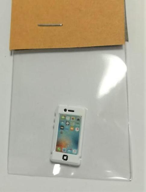 ミニチュア★iPhone★白★ホワイト★アイフォン★スマホ★ドールハウスに★色違いやアイパッドもございます★ < おもちゃ  ミニチュア★iPhone★白★ホワイト★アイフォン★スマホ★ドールハウスに★色違いやアイパッドもございます★ < おもちゃの