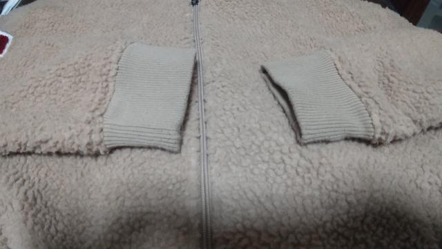 可愛いモコモコアウター★後ろと腕にロゴ★ベージュ★Mサイズ < 女性ファッション  可愛いモコモコアウター★後ろと腕にロゴ★ベージュ★Mサイズ < 女性ファッションの