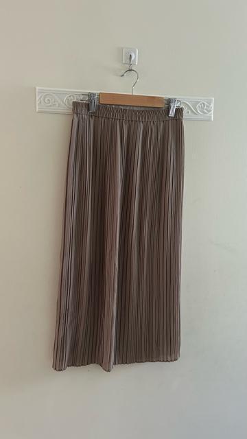 ユニクロ 未使用 シフォンプリーツナロースカート プリーツスカート ブラウン S < ブランド  ユニクロ 未使用 シフォンプリーツナロースカート プリーツスカート ブラウン S < ブランドの