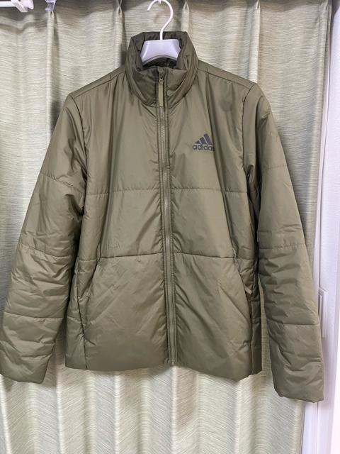 アディダス:メンズ:パデッドジャケット Mサイズ  adidas ダウンジャケット ブルゾン アディダス ジャケット 中綿 カーキ < 男性ファッション  アディダス:メンズ:パデッドジャケット Mサイズ  adidas ダウンジャケット ブルゾン アディダス ジャケット 中綿 カーキ  < 男性ファッションの