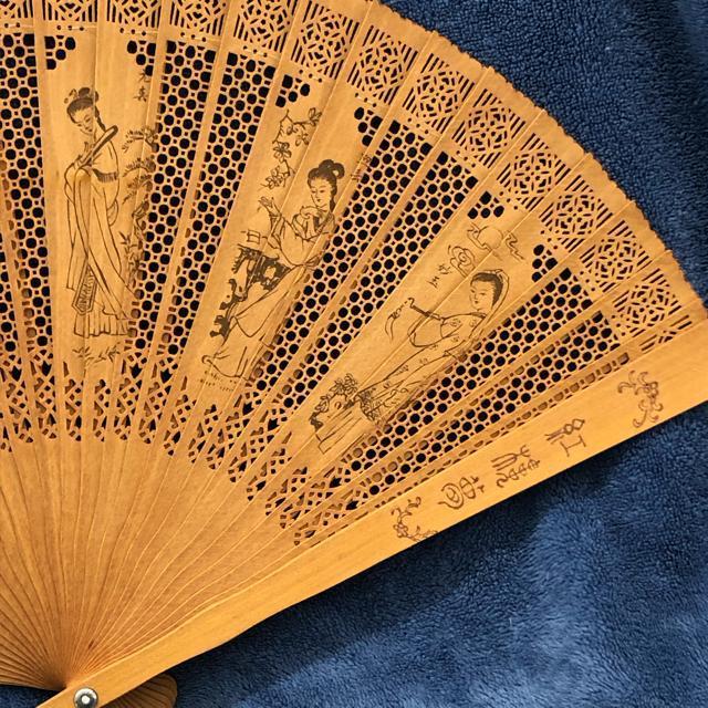 高襠禮品扇 白檀 香木扇子 透かし彫り 中国扇子 白檀扇子 < 女性ファッション 高襠禮品扇 白檀 香木扇子 透かし彫り 中国扇子 白檀扇子 < 女性ファッションの