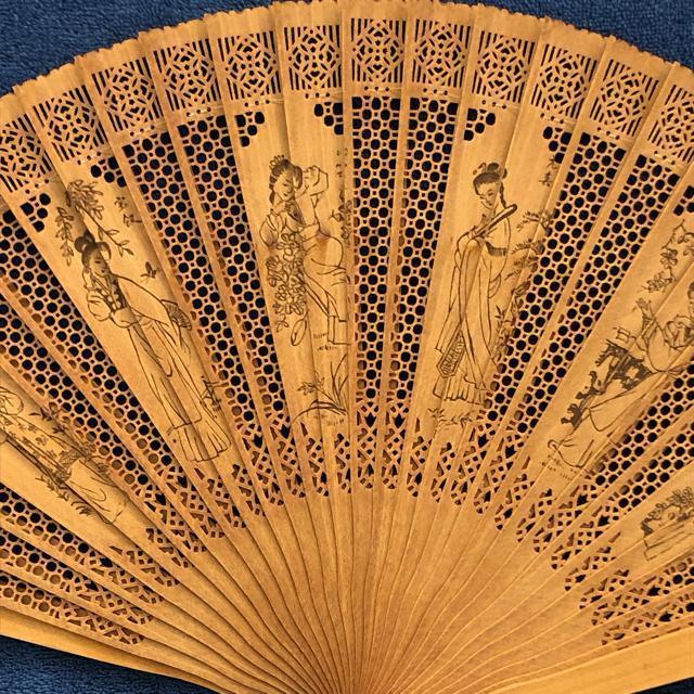 高襠禮品扇 白檀 香木扇子 透かし彫り 中国扇子 白檀扇子 < 女性ファッション 高襠禮品扇 白檀 香木扇子 透かし彫り 中国扇子 白檀扇子 < 女性ファッションの