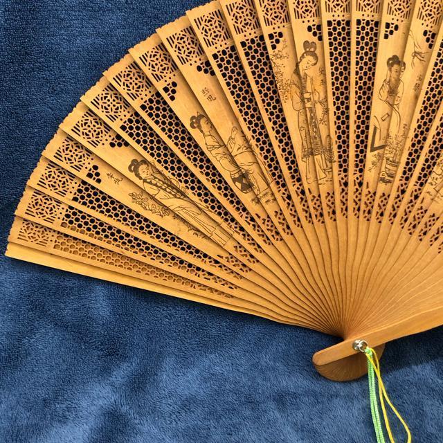 高襠禮品扇 白檀 香木扇子 透かし彫り 中国扇子 白檀扇子 < 女性ファッション 高襠禮品扇 白檀 香木扇子 透かし彫り 中国扇子 白檀扇子 < 女性ファッションの