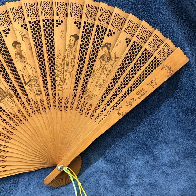 高襠禮品扇 白檀 香木扇子 透かし彫り 中国扇子 白檀扇子 < 女性ファッション 高襠禮品扇 白檀 香木扇子 透かし彫り 中国扇子 白檀扇子 < 女性ファッションの