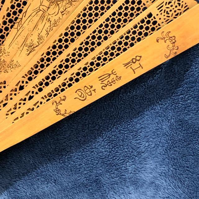 高襠禮品扇 白檀 香木扇子 透かし彫り 中国扇子 白檀扇子 < 女性ファッション 高襠禮品扇 白檀 香木扇子 透かし彫り 中国扇子 白檀扇子 < 女性ファッションの