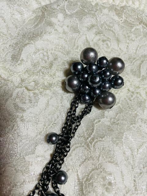 【シルバーグレーカラー】パールモチーフ素敵ブローチ < 女性アクセサリー/時計  【シルバーグレーカラー】パールモチーフ素敵ブローチ < 女性アクセサリー/時計の
