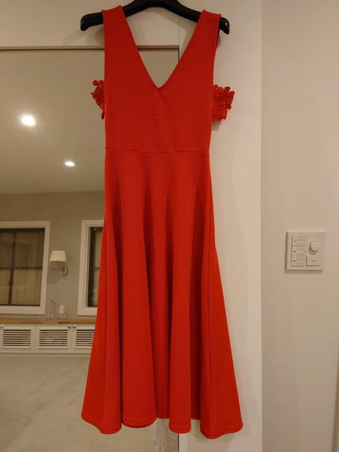 赤ワンピース 半袖肩出し Sサイズ < 女性ファッション  赤ワンピース 半袖肩出し Sサイズ  < 女性ファッションの