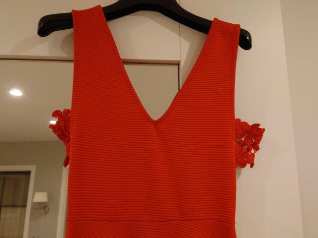 赤ワンピース 半袖肩出し Sサイズ < 女性ファッション  赤ワンピース 半袖肩出し Sサイズ < 女性ファッションの