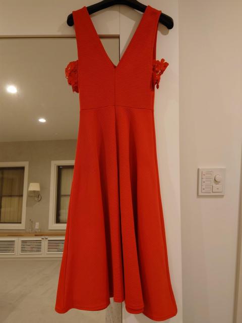 赤ワンピース 半袖肩出し Sサイズ < 女性ファッション  赤ワンピース 半袖肩出し Sサイズ < 女性ファッションの