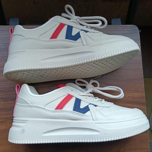 新品 24cm レディース スニーカー ホワイト シューズ 靴 カジュアル < 女性ファッション 新品 24cm レディース スニーカー ホワイト シューズ 靴 カジュアル < 女性ファッションの