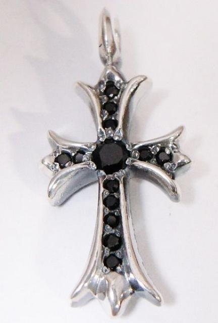シルバー925クロスFATチャームペンダントwithパヴェブラック < 男性アクセサリー/時計  シルバー925クロスFATチャームペンダントwithパヴェブラック  < 男性アクセサリー/時計の
