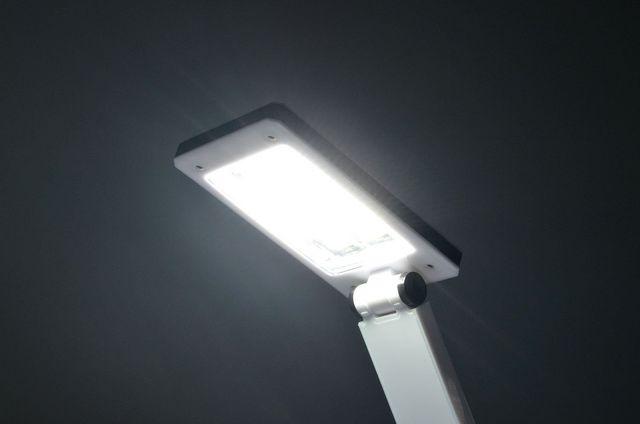 LEDコンパクトデスクライト 折りたたんで持ち運べるライト < 家電/AV  LEDコンパクトデスクライト 折りたたんで持ち運べるライト < 家電/AVの