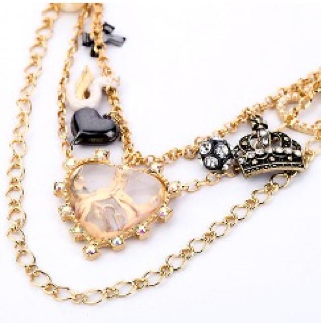 新品ゴスロリ姫系ハート王冠白鳥ネックレスBETSEY JOHNSON < 女性アクセサリー/時計  新品ゴスロリ姫系ハート王冠白鳥ネックレスBETSEY JOHNSON < 女性アクセサリー/時計の