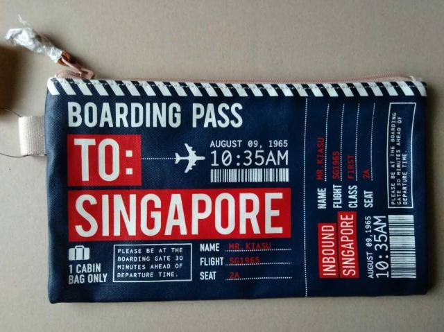 シンガポール Singapore BOARDING PASS poach 搭乗券、チケット、飛行機、バーコードなどのモチーフ < 女性ファッション  シンガポール Singapore BOARDING PASS poach 搭乗券、チケット、飛行機、バーコードなどのモチーフ  < 女性ファッションの