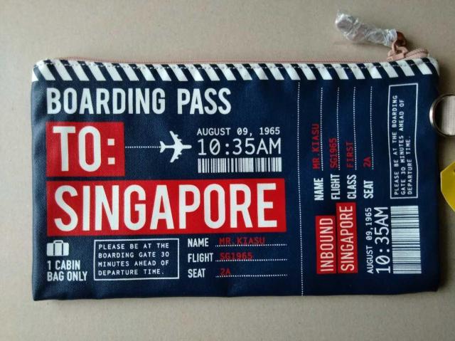 シンガポール Singapore BOARDING PASS poach 搭乗券、チケット、飛行機、バーコードなどのモチーフ < 女性ファッション  シンガポール Singapore BOARDING PASS poach 搭乗券、チケット、飛行機、バーコードなどのモチーフ < 女性ファッションの