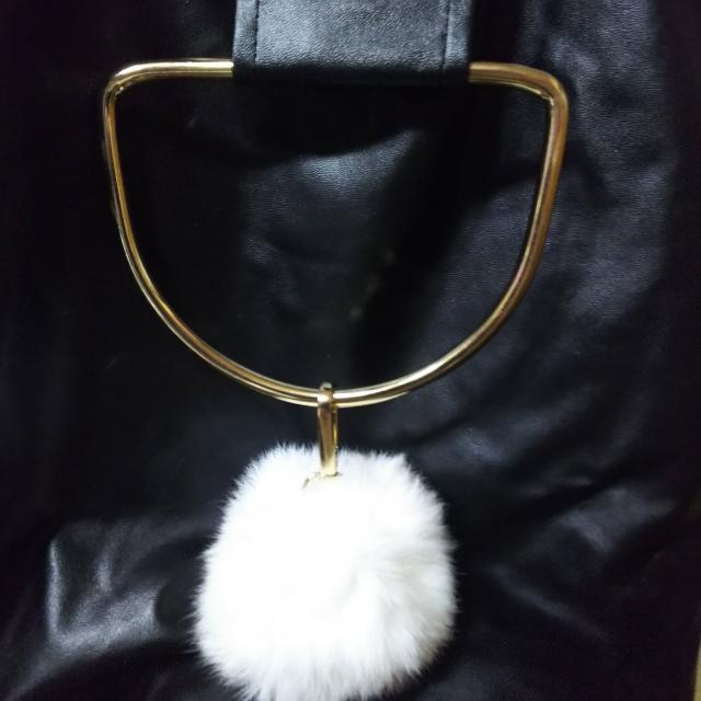 casita★新品タグ付★ボンボン付合皮トートバッグ < 女性ファッション  casita★新品タグ付★ボンボン付合皮トートバッグ < 女性ファッションの