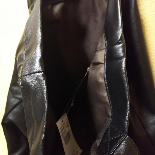 casita★新品タグ付★ボンボン付合皮トートバッグ < 女性ファッション  casita★新品タグ付★ボンボン付合皮トートバッグ < 女性ファッションの