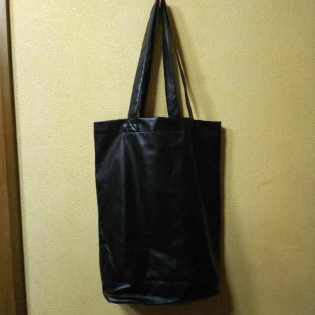 casita★新品タグ付★ボンボン付合皮トートバッグ < 女性ファッション  casita★新品タグ付★ボンボン付合皮トートバッグ < 女性ファッションの