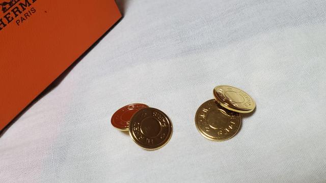 正規 エルメス セリエ ロゴ カフスボタン 金 カフリンクス チェーンボタン クラシック ラウンド 2連リバーシブルアイコン 箱 < ブランド  正規 エルメス セリエ ロゴ カフスボタン 金 カフリンクス チェーンボタン クラシック ラウンド 2連リバーシブルアイコン 箱 < ブランドの