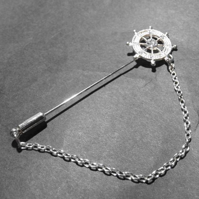 船 舵 カジ ラインストーン ラペルピン ブローチ ピンバッジ 銀色 シルバー色 < 男性アクセサリー/時計  船 舵 カジ ラインストーン ラペルピン ブローチ ピンバッジ 銀色 シルバー色 < 男性アクセサリー/時計の