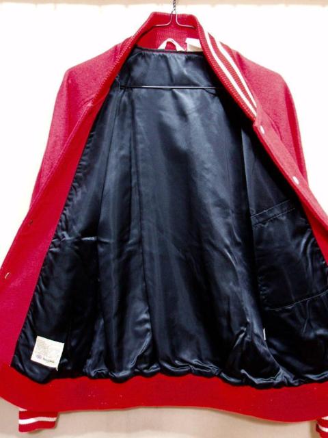 真っ赤な ワッペン・スタジャン L ウール90% ポリエステル10% Lサイズ < 男性ファッション 真っ赤な ワッペン・スタジャン L ウール90% ポリエステル10% Lサイズ < 男性ファッションの