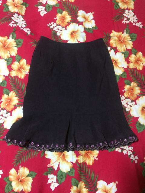 レストローズ☆濃茶☆マーメイド型スカート☆裾お花刺繍☆ < ブランド レストローズ☆濃茶☆マーメイド型スカート☆裾お花刺繍☆ < ブランドの