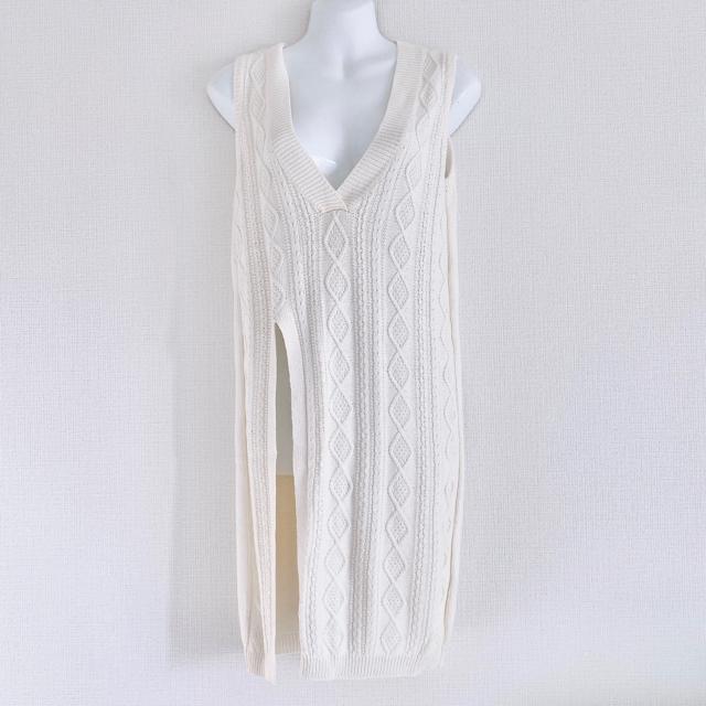 GUレイヤードスリットノースリミディケーブルニットワンピース白 < ブランド GUレイヤードスリットノースリミディケーブルニットワンピース白 < ブランドの