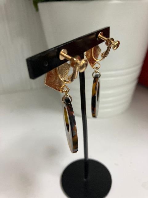 ハンドメイド アクリルフープを使用したイヤリング < 女性ファッション  ハンドメイド アクリルフープを使用したイヤリング < 女性ファッションの