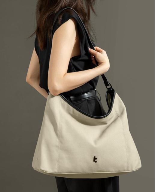 新品、未使用■トートバッグ パソコンケース 2点セット < 女性ファッション  新品、未使用■トートバッグ パソコンケース 2点セット < 女性ファッションの