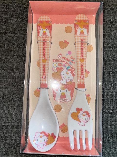 ♯新品♯からあげクン  サンリオキャラクターズ  カトラリーセット  ハローキティ  スプーン フォーク < おもちゃ  ♯新品♯からあげクン  サンリオキャラクターズ  カトラリーセット  ハローキティ  スプーン フォーク  < おもちゃの