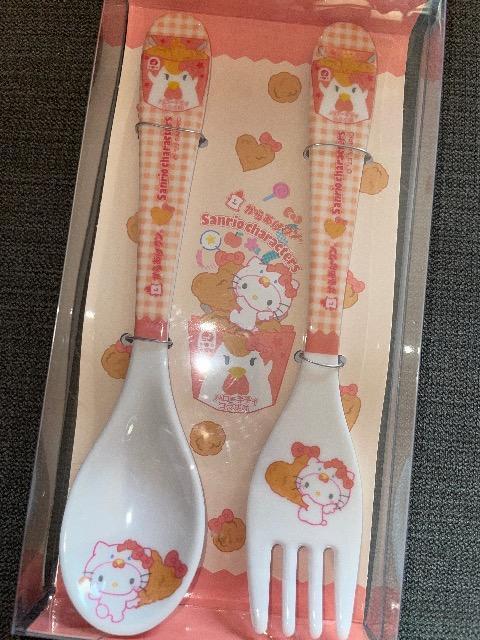 ♯新品♯からあげクン  サンリオキャラクターズ  カトラリーセット  ハローキティ  スプーン フォーク < おもちゃ  ♯新品♯からあげクン  サンリオキャラクターズ  カトラリーセット  ハローキティ  スプーン フォーク < おもちゃの