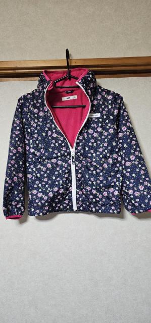 130 花柄 ジャンパー 美品 < キッズ/ベビー  130 花柄 ジャンパー 美品  < キッズ/ベビーの