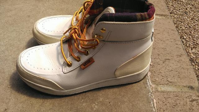 VANSオフ・ザ・ウォール ハイカットスニーカー ホワイト VANS V2541 26cm ほぼ未使用 < 男性ファッション VANSオフ・ザ・ウォール ハイカットスニーカー ホワイト VANS V2541 26cm ほぼ未使用 < 男性ファッションの