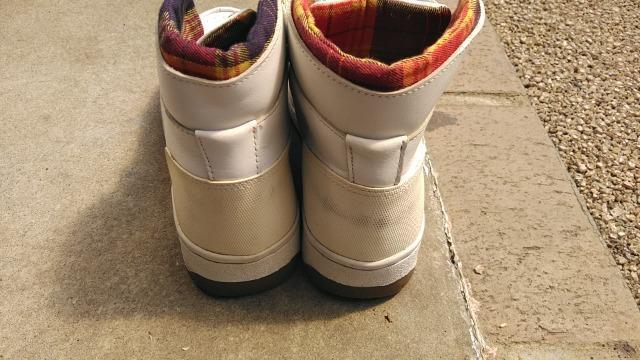 VANSオフ・ザ・ウォール ハイカットスニーカー ホワイト VANS V2541 26cm ほぼ未使用 < 男性ファッション VANSオフ・ザ・ウォール ハイカットスニーカー ホワイト VANS V2541 26cm ほぼ未使用 < 男性ファッションの