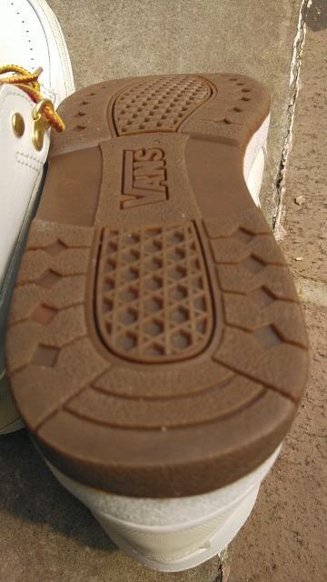 VANSオフ・ザ・ウォール ハイカットスニーカー ホワイト VANS V2541 26cm ほぼ未使用 < 男性ファッション VANSオフ・ザ・ウォール ハイカットスニーカー ホワイト VANS V2541 26cm ほぼ未使用 < 男性ファッションの