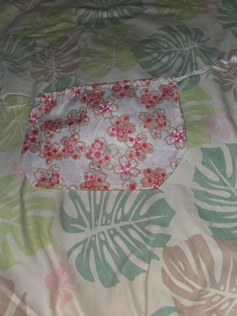 ★新柄白×金彩桜吹雪和柄お弁当箱入れ巾着袋 < キッズ/ベビー  ★新柄白×金彩桜吹雪和柄お弁当箱入れ巾着袋  < キッズ/ベビーの