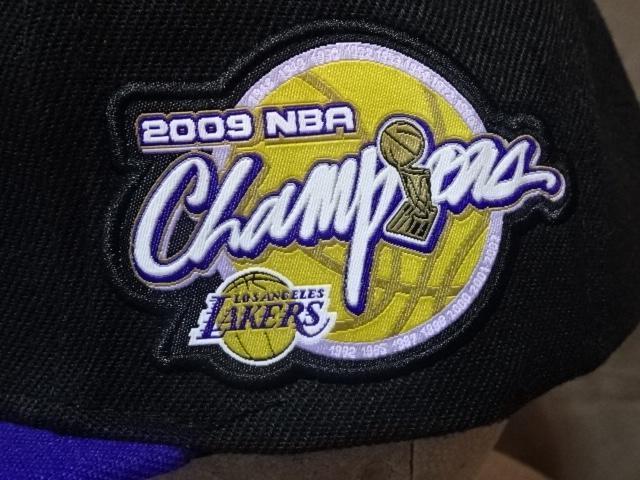 【Mitchell & Ness】NBA ロサンゼルス レイカーズ 2009年 優勝 刺繍入りCap < 男性ファッション  【Mitchell & Ness】NBA ロサンゼルス レイカーズ 2009年 優勝 刺繍入りCap < 男性ファッションの