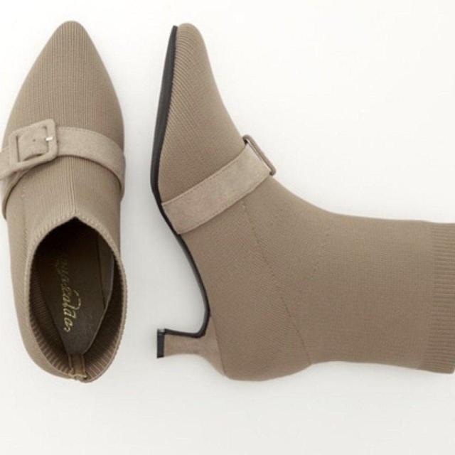 新品25.0〜25.5★4E★バックル付き★ニットブーツ < 女性ファッション  新品25.0〜25.5★4E★バックル付き★ニットブーツ < 女性ファッションの